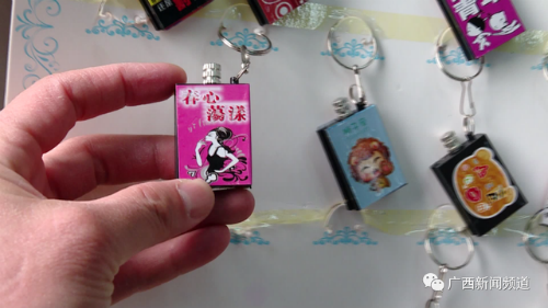 半岛·综合体育(中国)官方网站10岁女孩文具店买到性暗示钥匙扣 文字和图片内容不(图3)